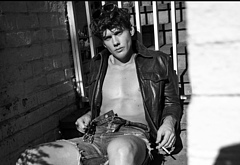 Hunter Doohan shirtless and bulge pics