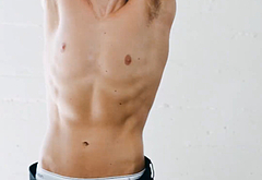 Hunter Doohan striptease