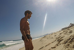 Nikolas Antunes shirtless photos