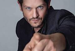 Iwan Rheon sexy photos