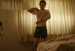 Robert Aramayo nude and gay scenes