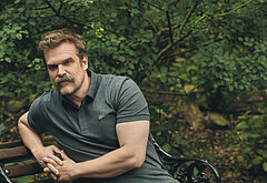 David Harbour shirtless and bulge pics