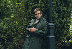 David Harbour shirtless and bulge pics