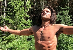 Trent Garrett shirtless and bulge pics