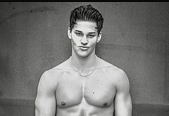 Noah Beck dick bulge and shirtless underwear pics