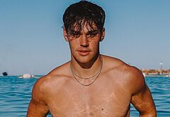 Noah Beck dick bulge and shirtless underwear pics