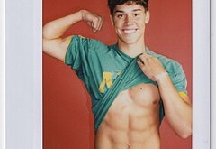Noah Beck dick bulge and shirtless underwear pics