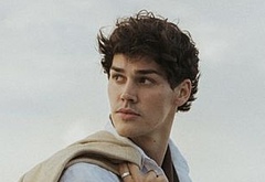 Noah Beck dick bulge and shirtless underwear pics