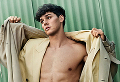 Noah Beck dick bulge and shirtless underwear pics