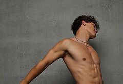 Noah Beck dick bulge and shirtless underwear pics