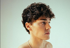 Noah Beck dick bulge and shirtless underwear pics