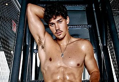 Noah Beck dick bulge and shirtless underwear pics