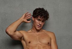 Noah Beck dick bulge and shirtless underwear pics