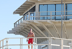 Baywatch Reboot Stephen Amell Shows Off Ripped Body