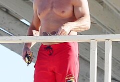 Baywatch Reboot Stephen Amell Shows Off Ripped Body
