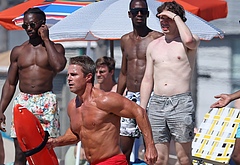 Baywatch Reboot Stephen Amell Shows Off Ripped Body