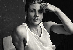 Jannik Schumann naked and erotic photos