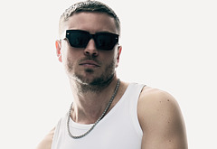 Jannik Schumann naked and erotic photos