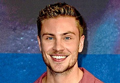 Jannik Schumann naked and erotic photos