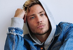 Jannik Schumann naked and erotic photos