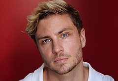 Jannik Schumann naked and erotic photos