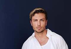 Jannik Schumann naked and erotic photos