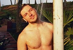 Jannik Schumann naked and erotic photos