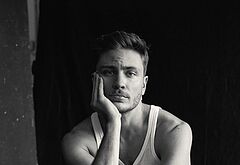 Jannik Schumann naked and erotic photos