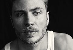 Jannik Schumann naked and erotic photos