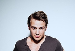 Freddie Stroma shirtless and dick bulge pics