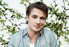 Freddie Stroma shirtless and dick bulge pics