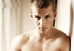 Freddie Stroma shirtless and dick bulge pics