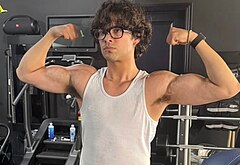 Xolo Mariduena cock bulge and shirtless pics