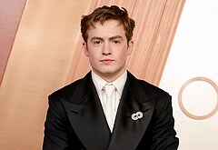 Kit Connor shirtless and sexy pics