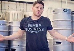Jensen Ackles shirtless and sexy pics
