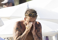 Stephen Dorff nude cock and bulge pics