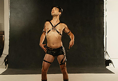 Drew Tarver nude and gay scenes