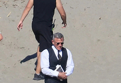 Cillian Murphy shirtless beach pics