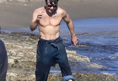 Cillian Murphy shirtless beach pics