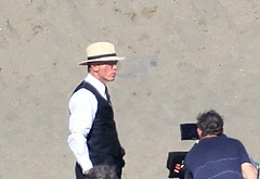 Cillian Murphy shirtless beach pics