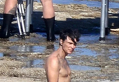 Cillian Murphy shirtless beach pics