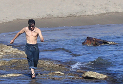 Cillian Murphy shirtless beach pics