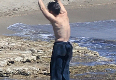 Cillian Murphy shirtless beach pics