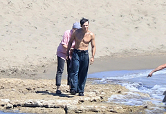 Cillian Murphy shirtless beach pics