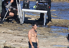Cillian Murphy shirtless beach pics