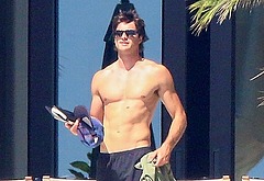 Jacob Elordi naked and bulge pics
