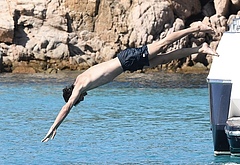 Jacob Elordi naked and bulge pics