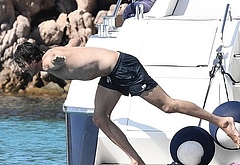 Jacob Elordi naked and bulge pics