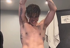 Yungblud striptease