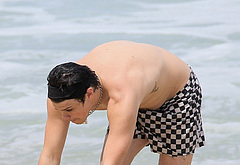 Yungblud paparazzi nude and sexy shots